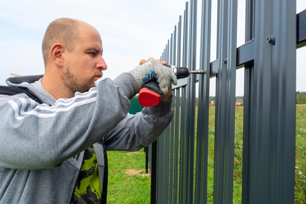 4 Common Mistakes to Avoid When Finding a Fencing Company